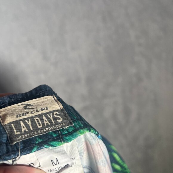 Rip Curl Lay Days Boardshorts Mens M Swim Trunks Parrot Palm Tree Tropical Surf - Picture 2 of 9